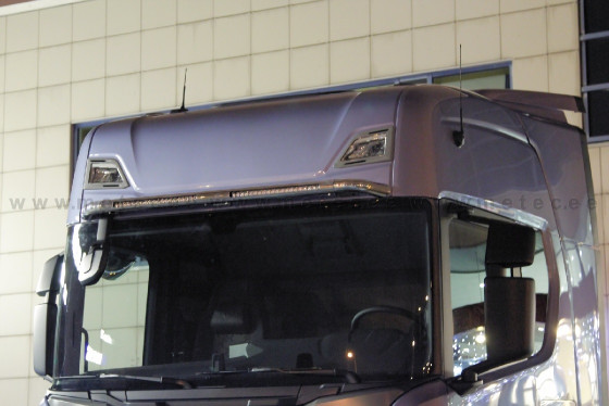 Scania R/S Kit for 998106 Fjernlysbøyle m/LED.  - Rustfri polert. Ø70 mm. 864625. - Lav montering.